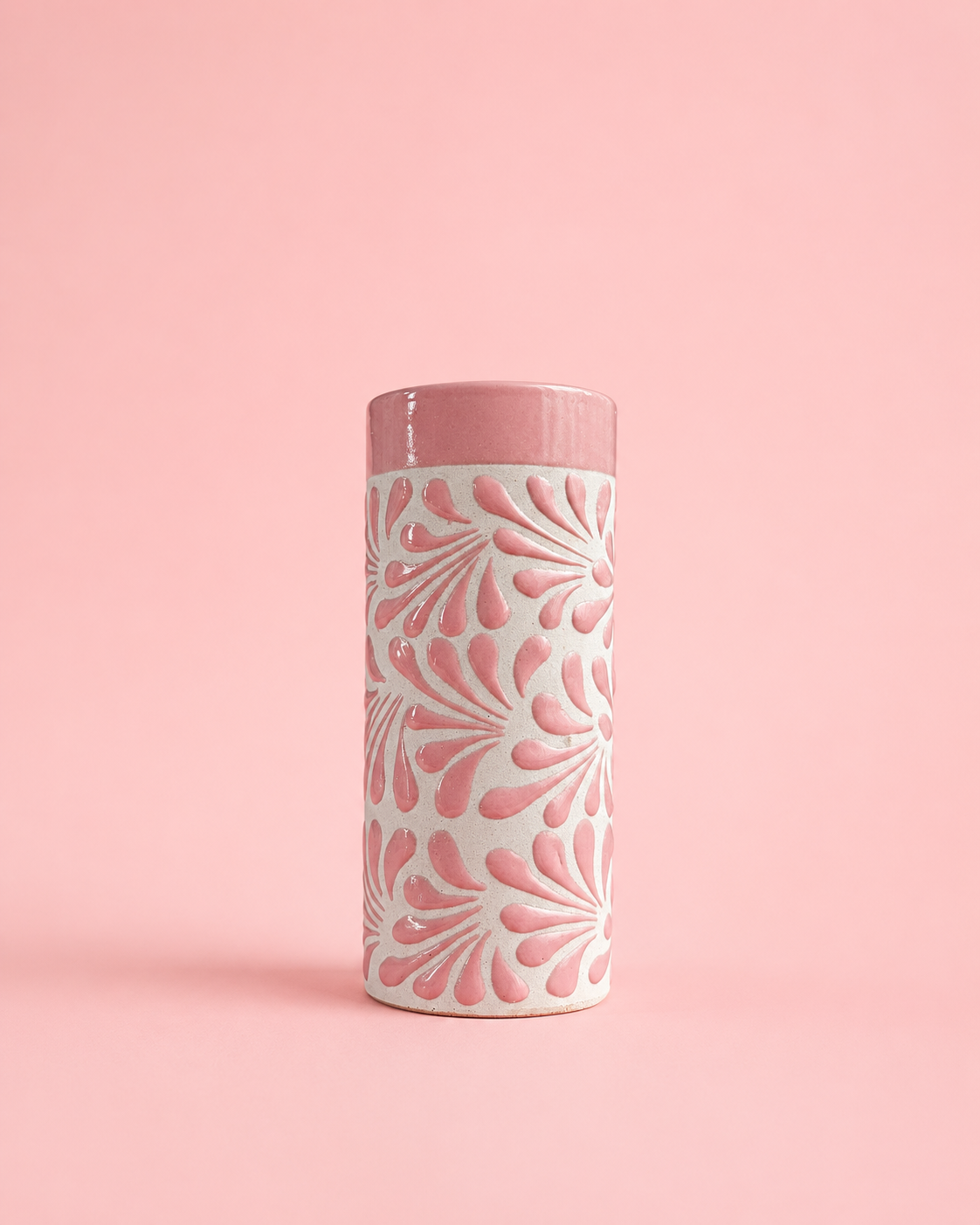Tumbler with floral pattern on a pink background